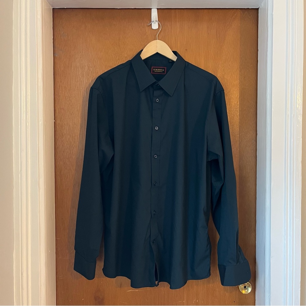 •Men’s Lion Nardo Luxurious performance dress button up shirt• Size XL